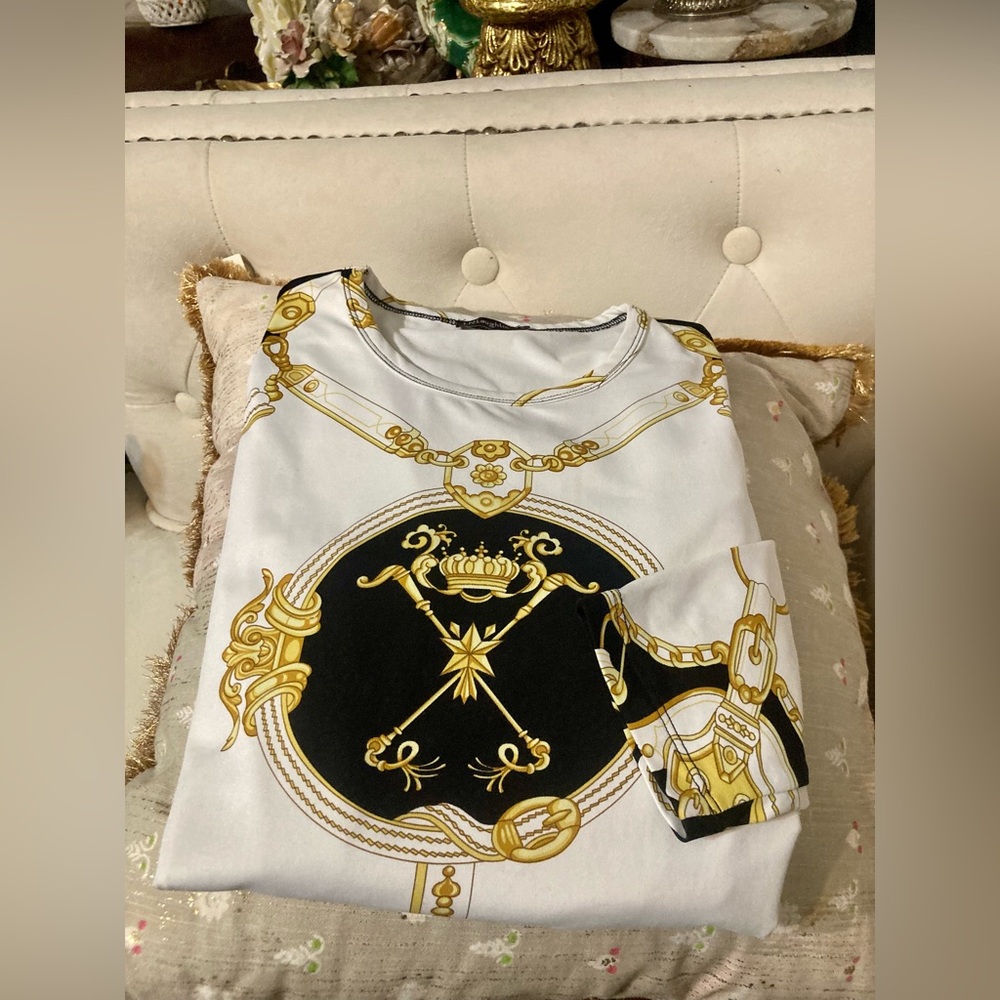 J.McLaughlin Catalina Cloth Medallion Chain Equestrian Crown Print Resort Top - Picture 1 of 15